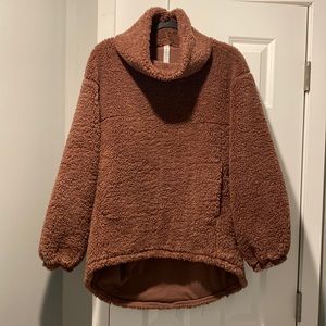 Lululemon Fleece Sweatshirt. In great condition. Size 8. Has pockets! Very cozy